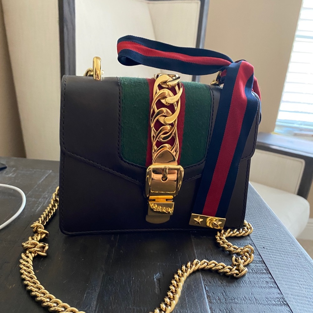Gucci small chain bag